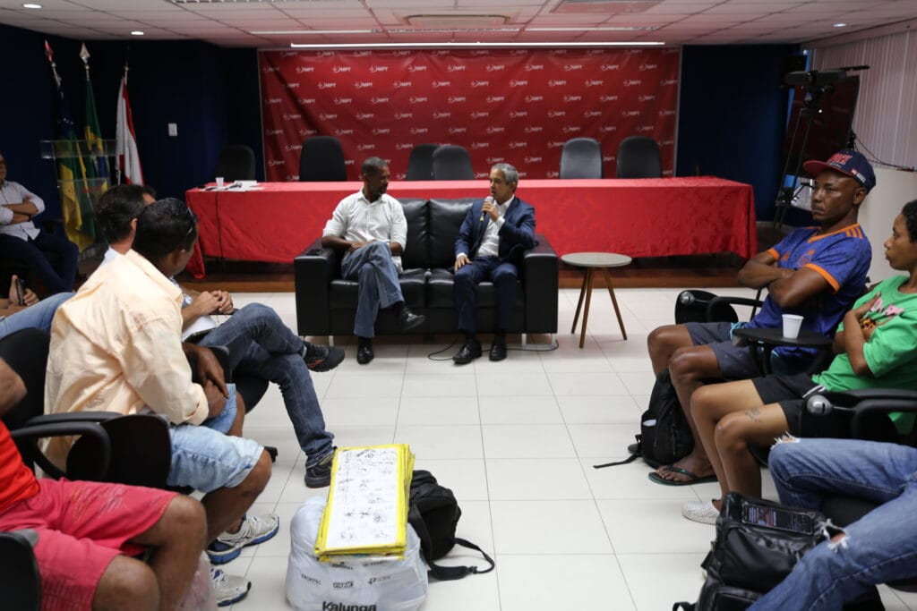 “O que nos falta é oportunidade”: pessoas em situação de rua relatam desafios em reunião no MPT-SE