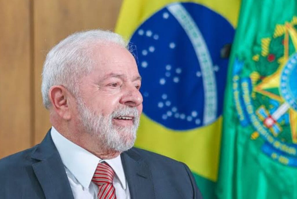 Lula sofre acidente e cancela viagem à Rússia