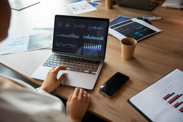 Buscas online por área de dados cresceram mais de 20%; descubra o que as empresas procuram em suas vagas