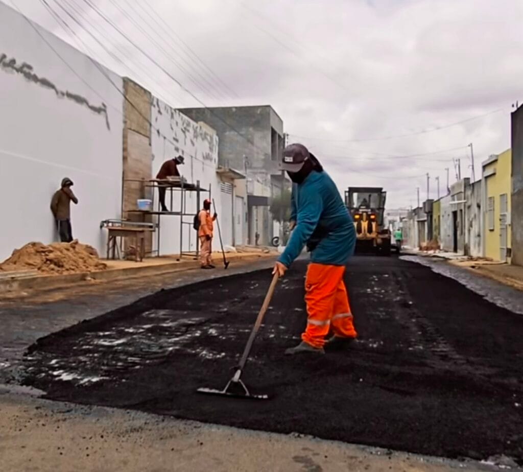 Prefeitura de Carira amplia pavimentação asfáltica de ruas do município