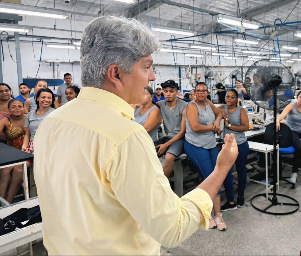 Dr. Samuel visita fábricas e reafirma compromisso com a geração de empregos em Socorro