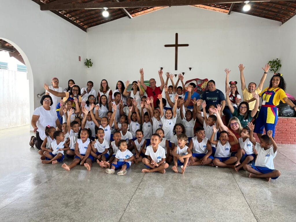 Coopanest e Saese promovem uma manhã de alegria e diversão na Casinha de Jesus