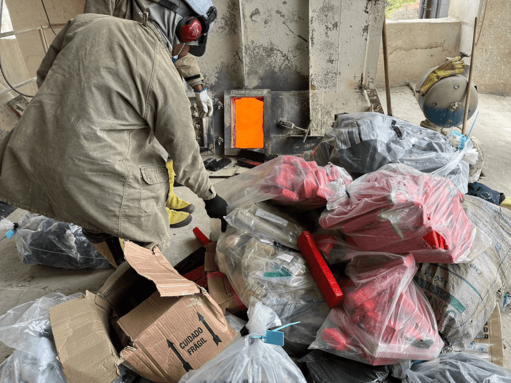 Denarc incinera 1.600 kg de drogas em Pacatuba