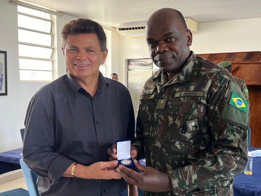 Valmir de Francisquinho e General André Luiz Aguiar discutem implantação do Tiro de Guerra para formação de jovens em Itabaiana