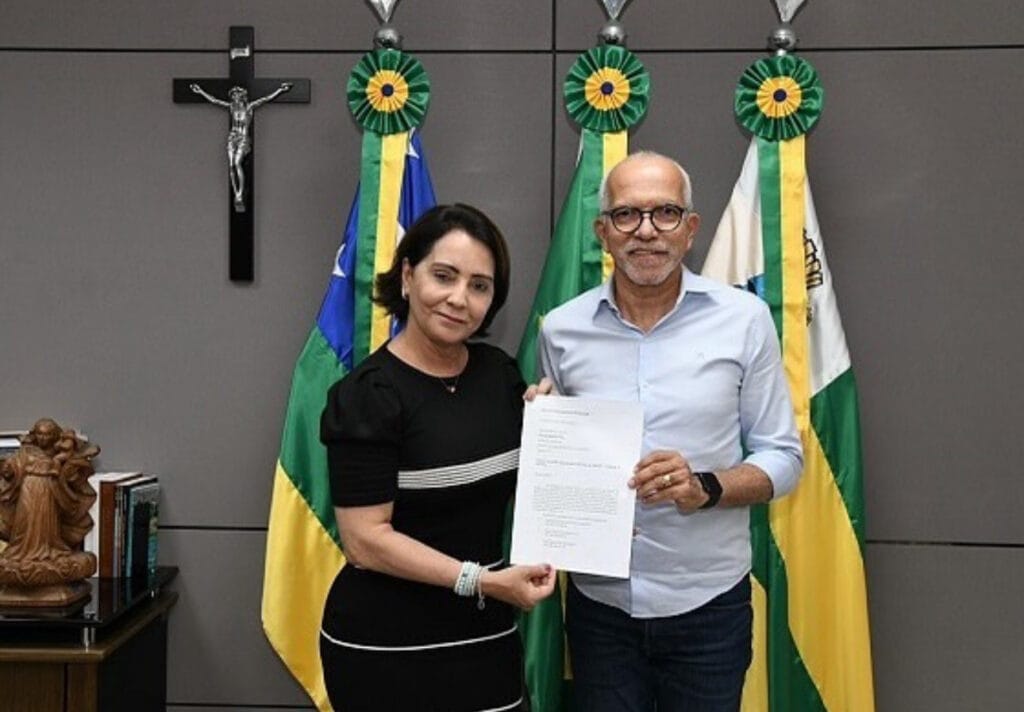 Emília Corrêa apresenta equipe de transição ao prefeito Edvaldo com 12 nomes em Aracaju
