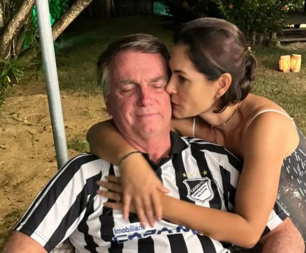Michele Bolsonaro faz declaração ao marido durante viagem a Alagoas