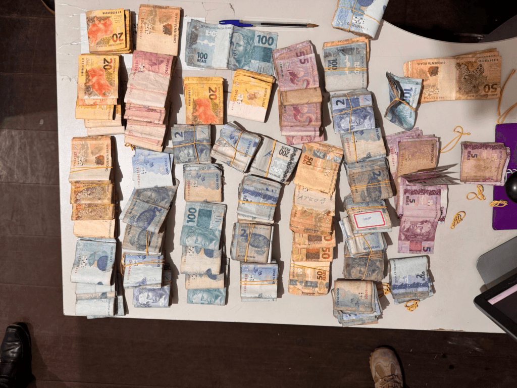 Polícia Civil apreende R$ 29 mil em ação que resultou na localização de crack e cocaína em Estância