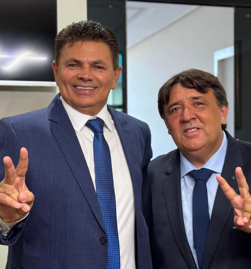 Valmir e Zequinha são diplomados