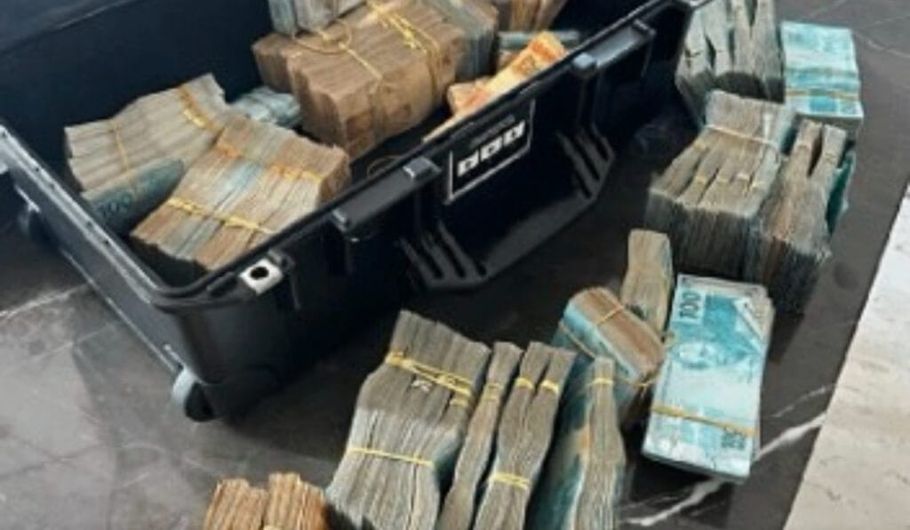 Delegado é preso após delatado por empresário