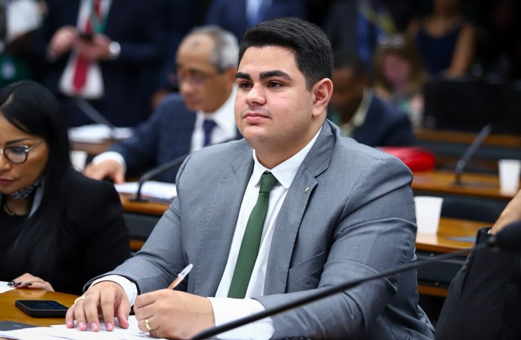 TRE/SE decide cassar o mandato do deputado federal Ícaro de Valmir