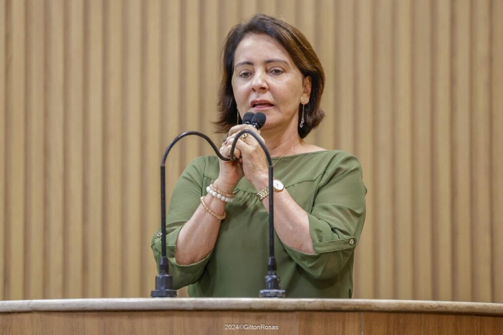 Emília Corrêa destaca creches como prioridade e critica gastos do atual governo com propaganda