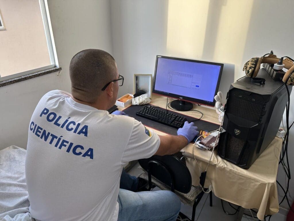 Operação conjunta entre PC e PF cumpre mandados em investigação sobre armazenamento de material de exploração sexual infantojuvenil em SE