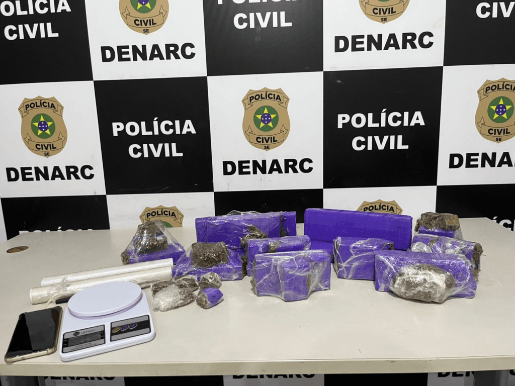 DENARC prende mulher em flagrante por tráfico de drogas em Aracaju