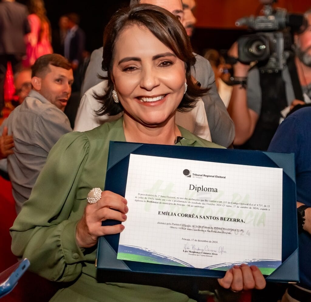 Emília foi diplomada com forte respaldo popular e desejo por mudanças