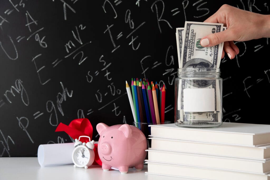 Educação financeira promovida por colégio ajuda alunos na conscientização das despesas familiares