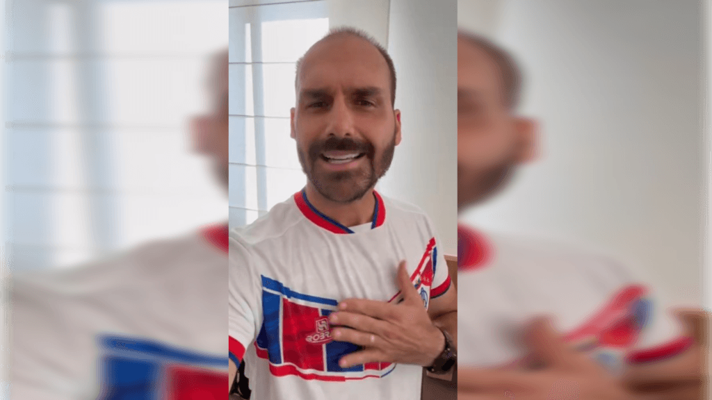 EDUARDO BOLSONARO E EX-PRESIDENTE BOLSONARO COMEMORAM COM CAMISA DO ITABAIANA LANÇAM RODRIGO VALADARES PARA O SENADO EM 2026