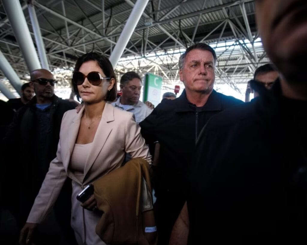 Bolsonaro chora após ser impedimento de viajar para posse de Trump