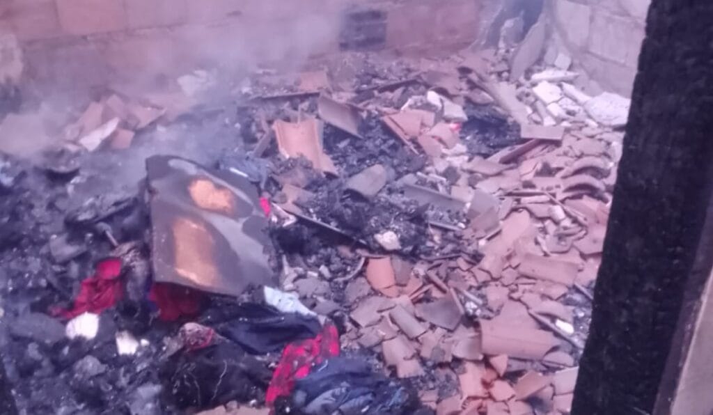 Incêndio destrói flat em residencial no Bairro Santos Dumont, zona norte de Aracaju