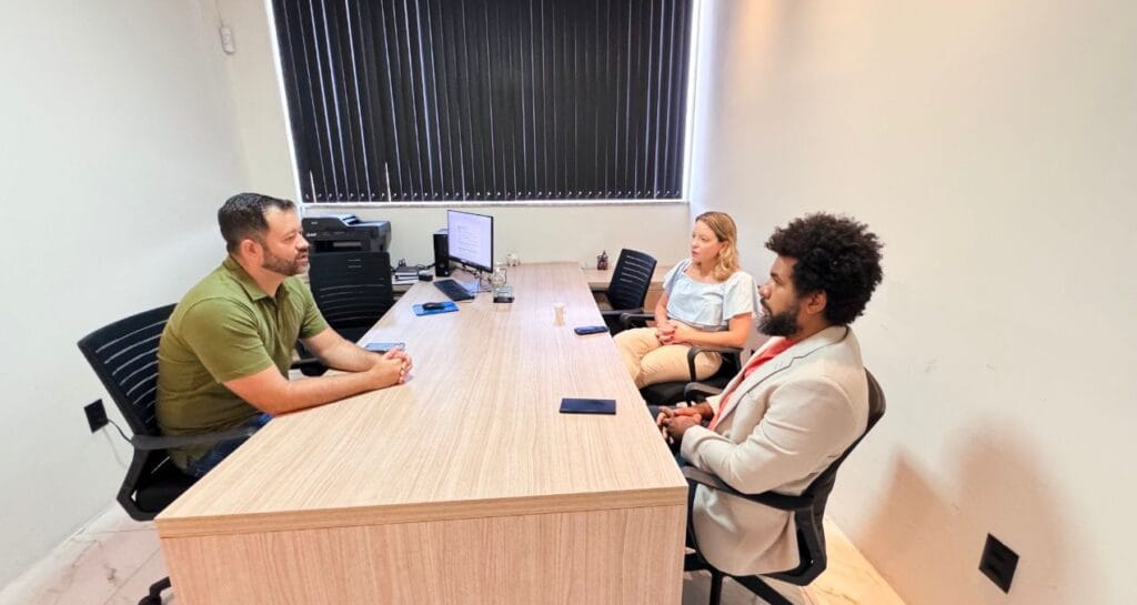 Escola do Legislativo de Aracaju recebe visita de cortesia do TRE