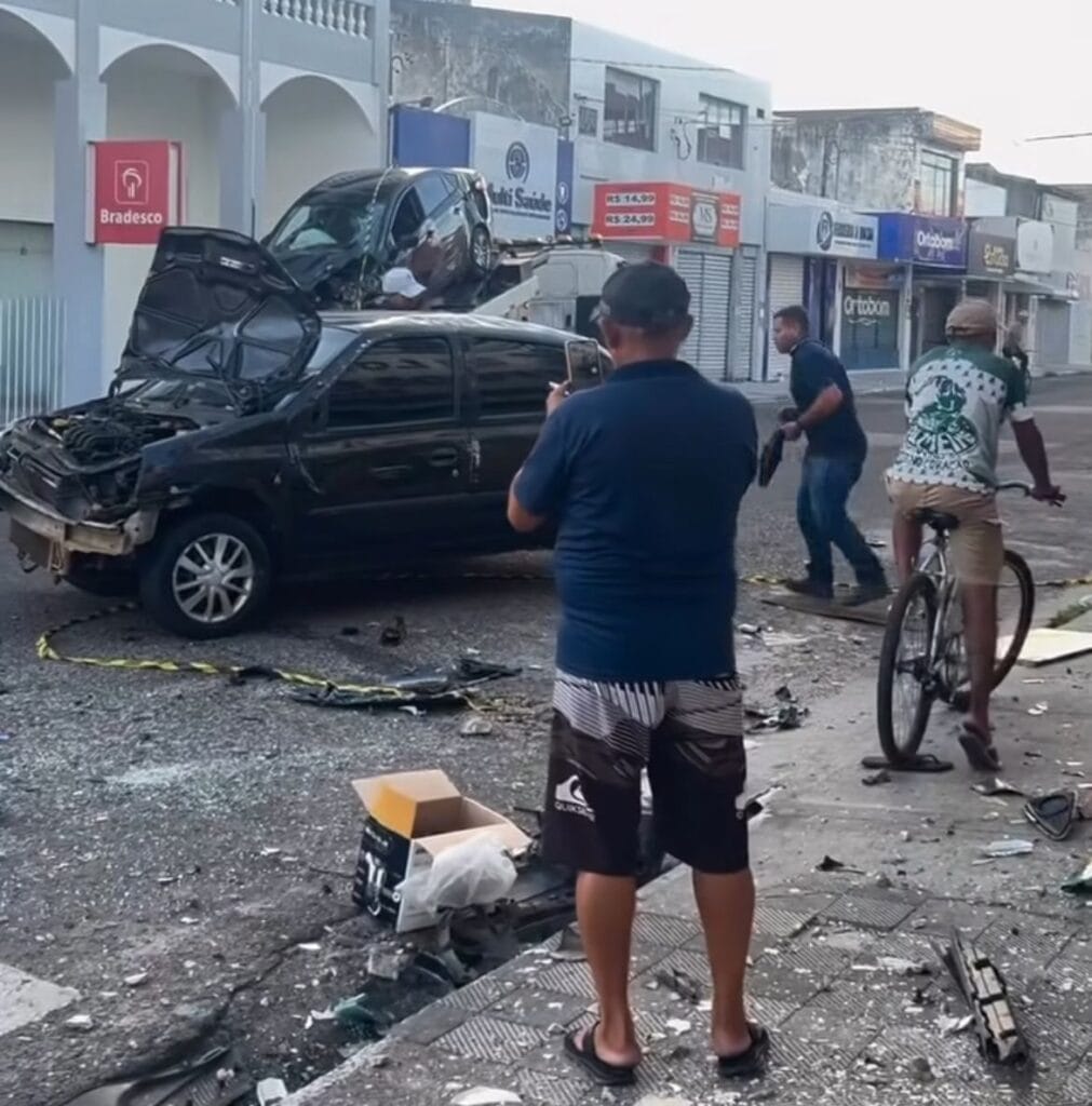 Acidente no Siqueira Campos deixa duas pessoas feridas