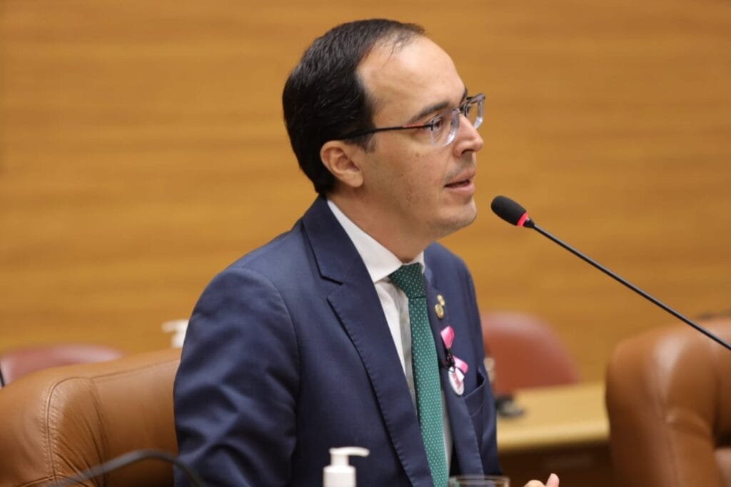 “O governador completou dois anos de mandato e a adutora Alto Sertão não foi finalizada”, lamenta Georgeo Passos