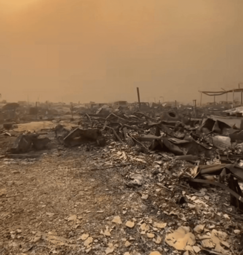 Após incêndios devastadores, a Califórnia carrega marcas de destruição que parecem cenas de um filme apocalíptico