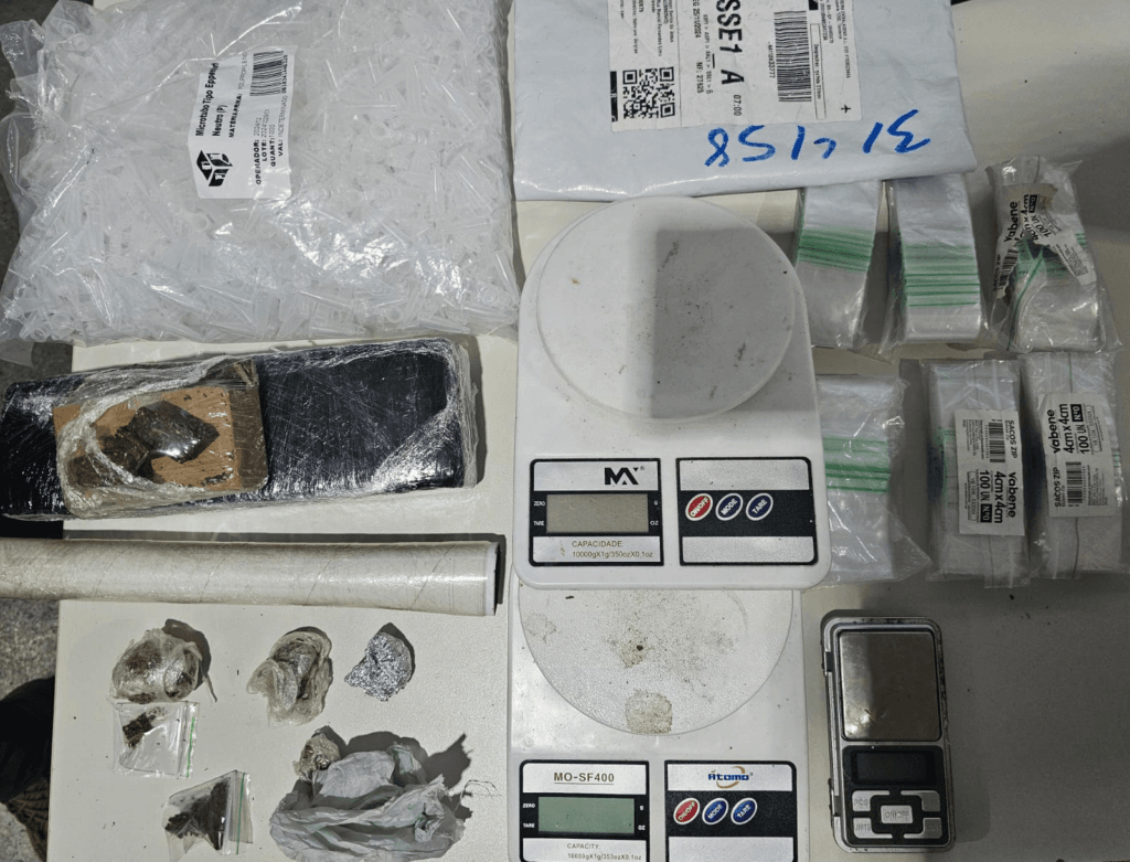 Polícia Civil prende dois suspeitos e apreende cerca de cinco quilos de drogas e insumos na cidade de Itabaiana, em 24h