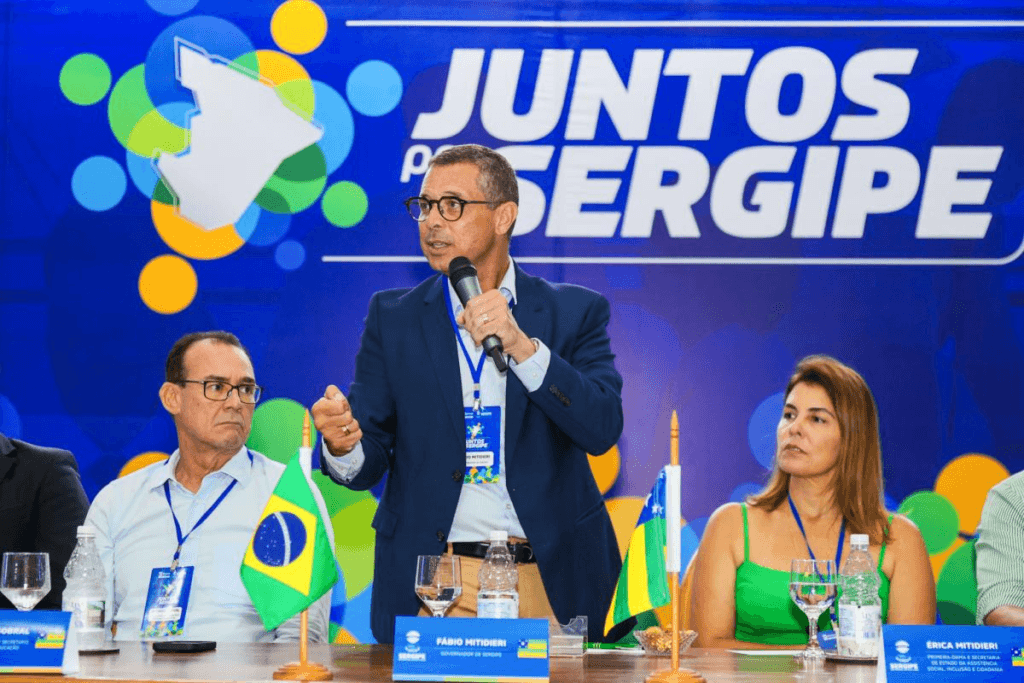 Governador Fábio Mitidieri Critica Turmas Multisseriadas e Propõe Fim do Modelo em Sergipe