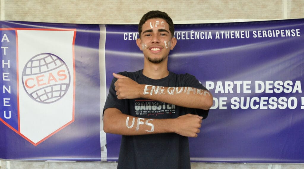 Estudantes da rede pública estadual comemoram aprovação nas universidades federais em todo o país