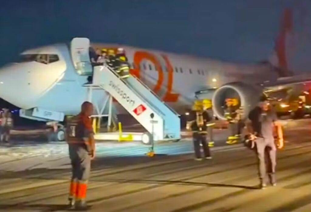 Avião da Gol colide com veículo de manutenção no galeão e passageiros são desembarcados na pista