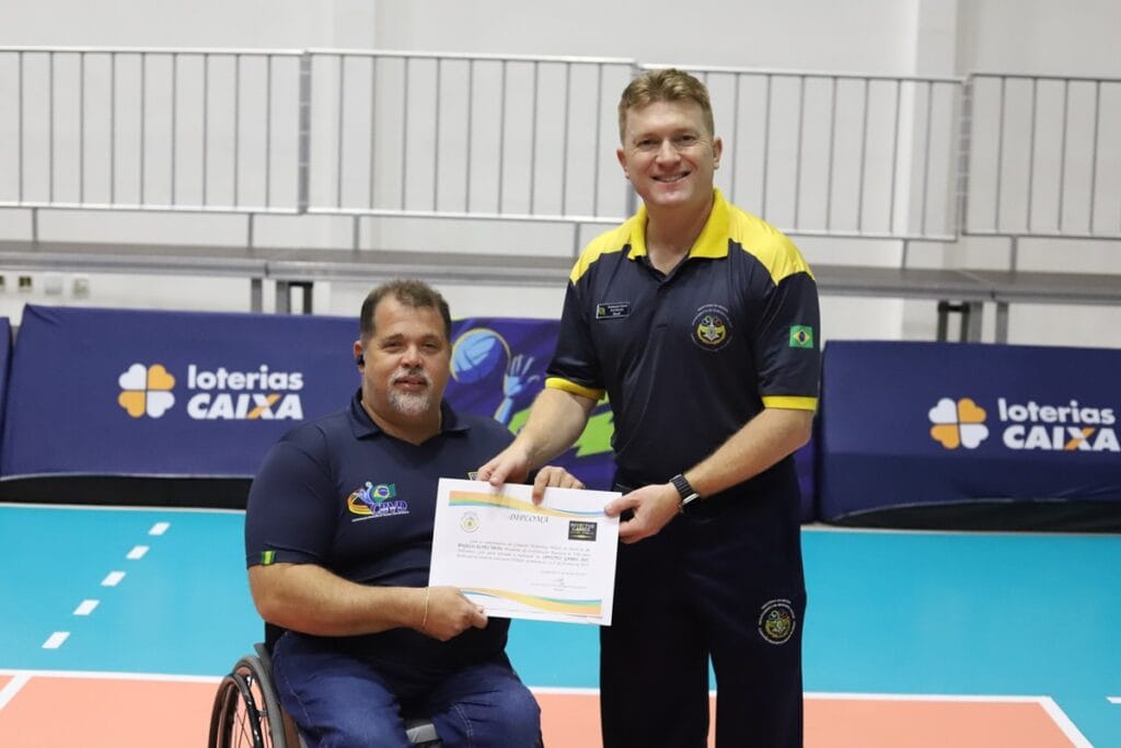 Presidente da CBVD recebe homenagem do Ministério da Defesa