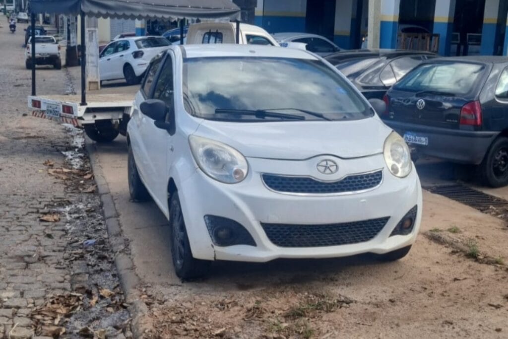 Operação policial em Ribeirópolis, Carira e Itabaiana resultou na prisão de um homem suspeito dos crimes de estelionato, extorsão contra um idoso e corrupção de menor.