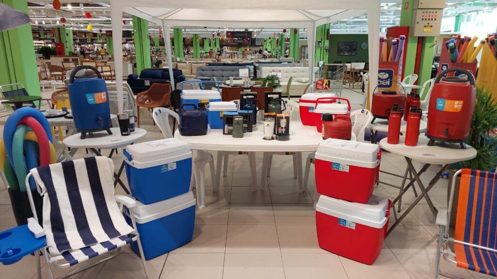 Carnaval com bebida geladinha o bloco inteiro. Coolers e bolsa térmica para garantir a alegria
