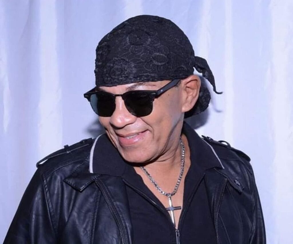 Cantor Adalvenon sofre infarto e tem show cancelado