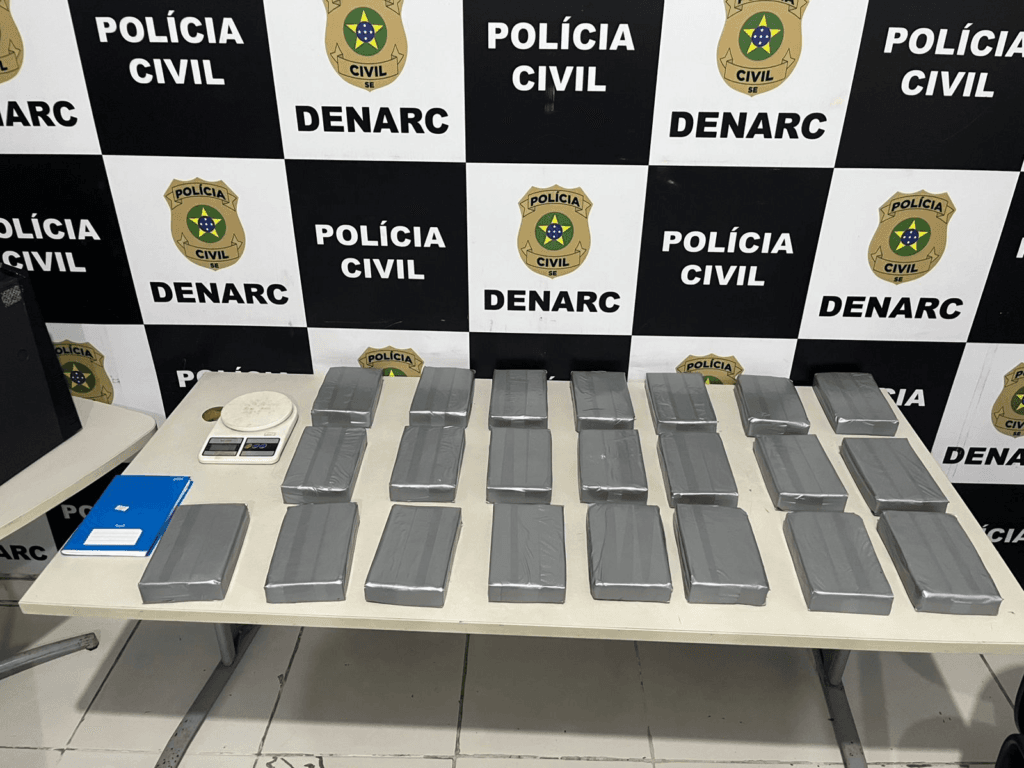 Denarc apreende mais de 20 kg de cocaína avaliada em R$ 400 mil em Amparo do São Francisco