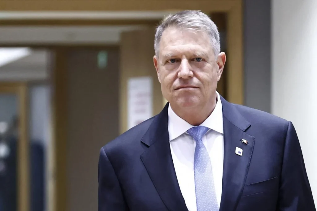 Crise política na Romênia: Presidente Klaus Iohannis renúncia sob pressão da extrema-direita