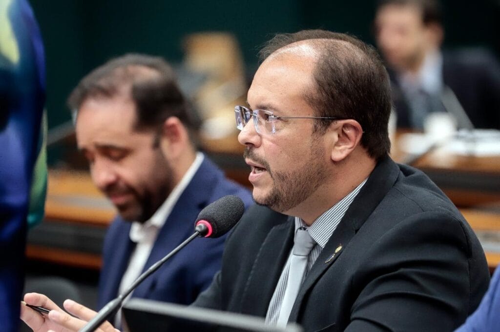 Deputado Thiago de Joaldo defende piso salarial de R$ 3.200 para vigilantes