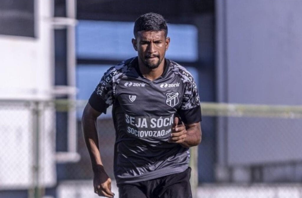 Atacante do Ceará, Lucas Rian, é preso durante confusão no Carnaval em Sergipe