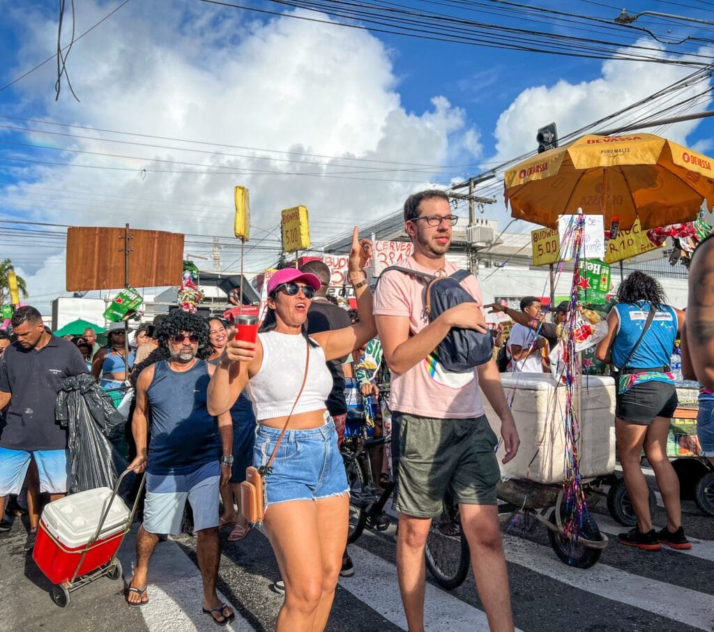 Primeiro dia do carnaval do Rasgadinho 2025 reúne multidão de foliões e impulsiona a economia