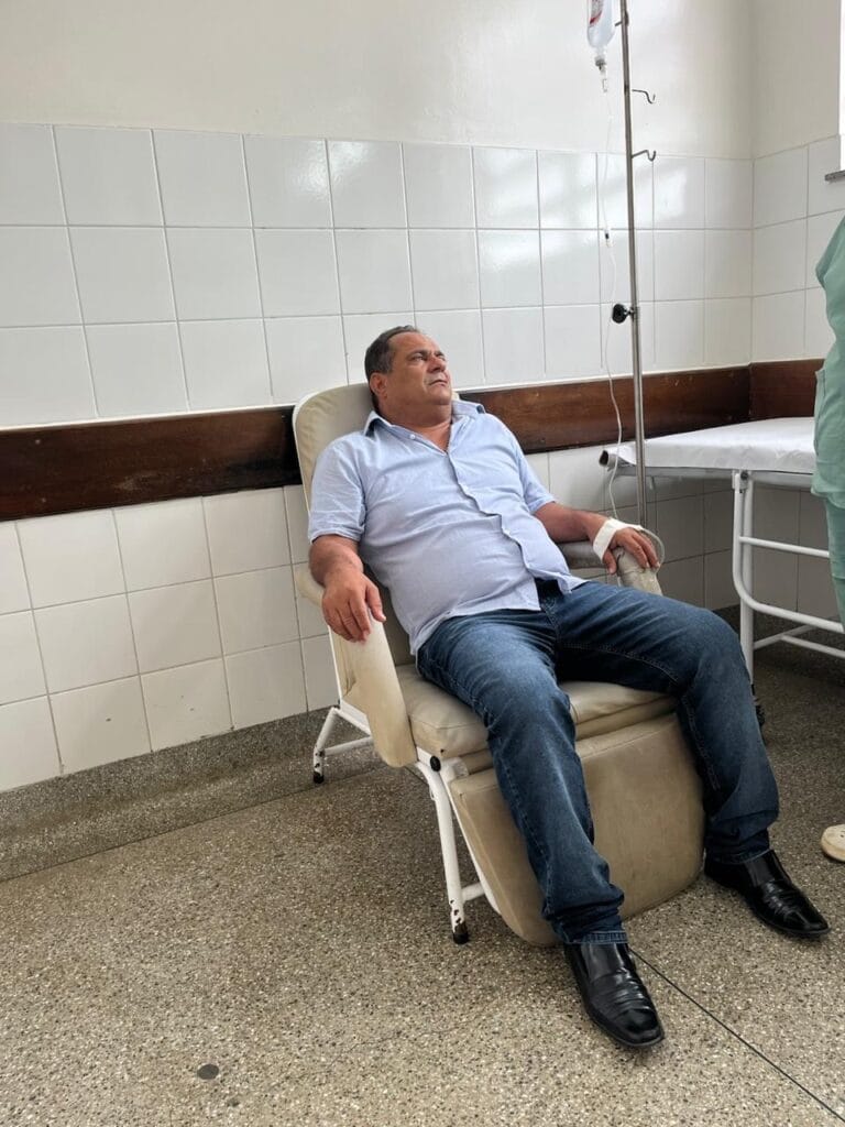 Prefeito de Poço Redondo, Vado Gavião, inicia tratamento após diagnóstico de problema pulmonar