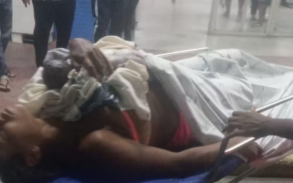 Mulher dá à luz dentro de viatura policial após entrar em trabalho de parto durante bloco de Carnaval em Aracaju