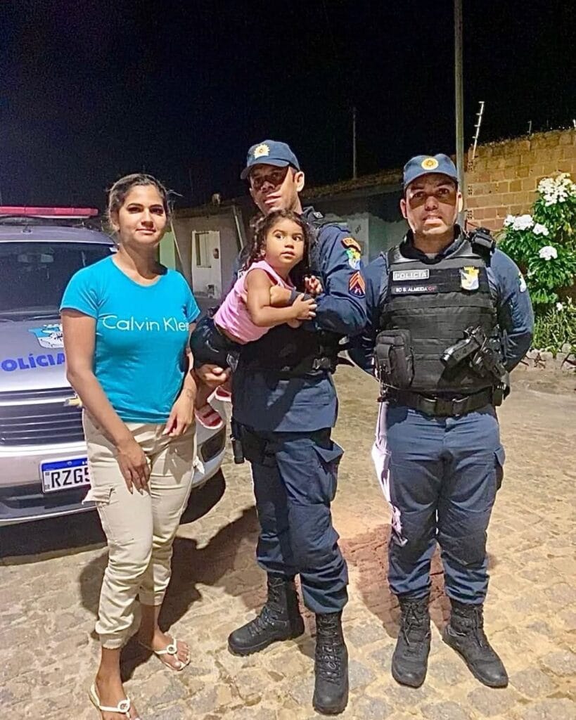 Policiais militares salvam criança engasgada com moeda em Itabaiana