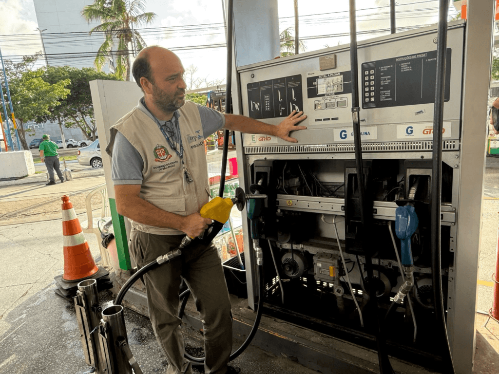 Operação a Postos: Ação conjunta fiscaliza qualidade e volumetria dos combustíveis vendidos na capital