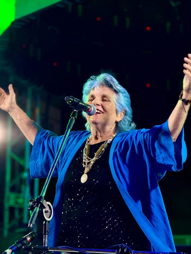 Joésia Ramos exalta a ancestralidade musical no show ‘Mestiça Raiz’