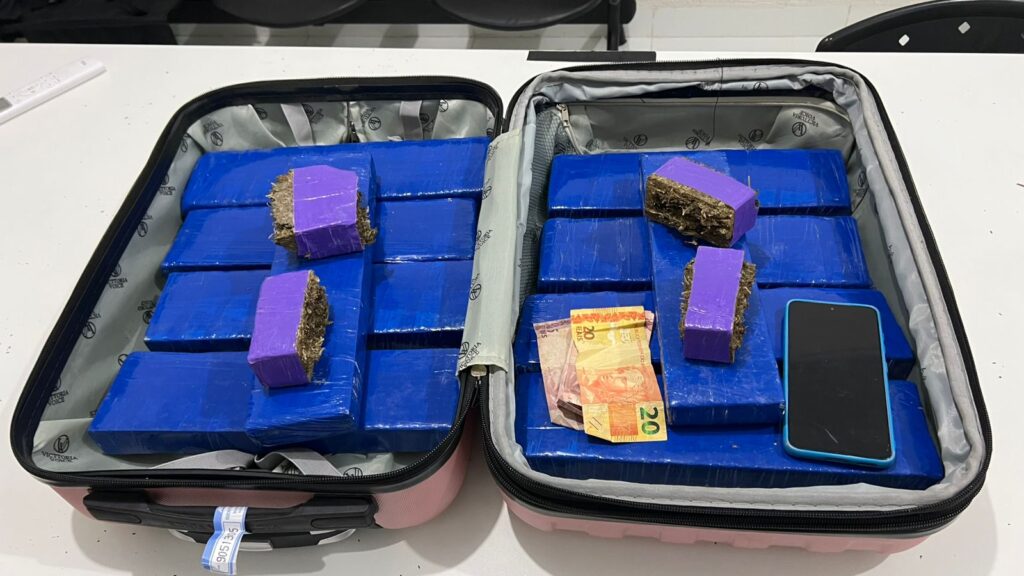 Polícia prende mulher com 9kg de entorpecentes
