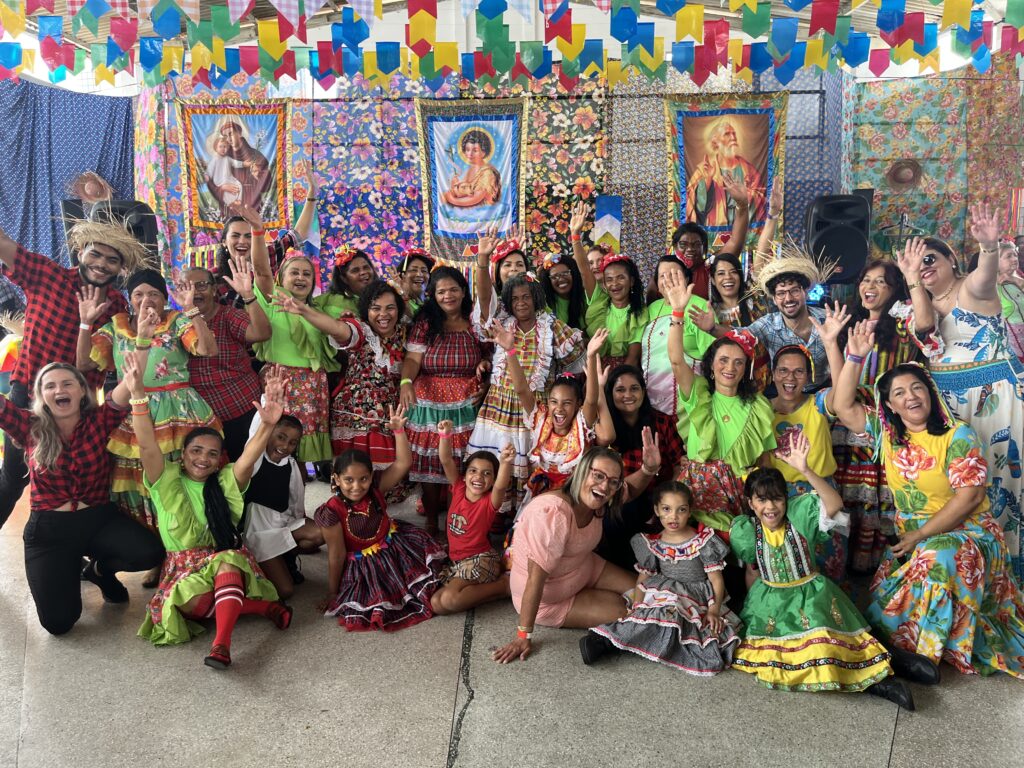 AMO realiza festa de São João e reúne centenas de assistidos com trio pé de serra e comidas típicas