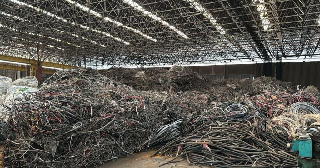 Cabos furtados de concessionária de luz no RJ em 2025 é suficiente para dar 32 voltas no complexo do Maracanã