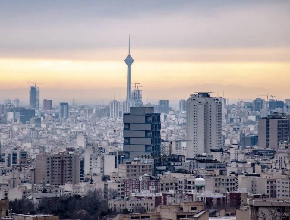 Tensão no Oriente Médio: Apresentador iraniano ameaça EUA durante transmissão ao vivo