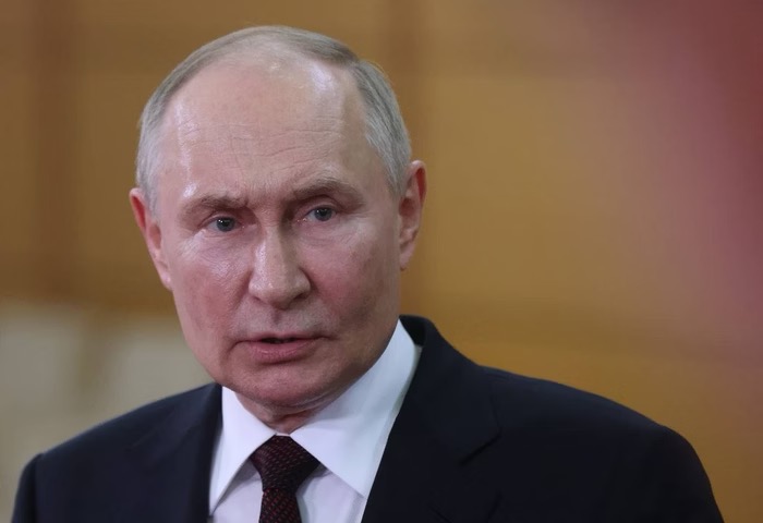 Putin Alerta em Fórum sobre Risco de Terceira Guerra Mundial