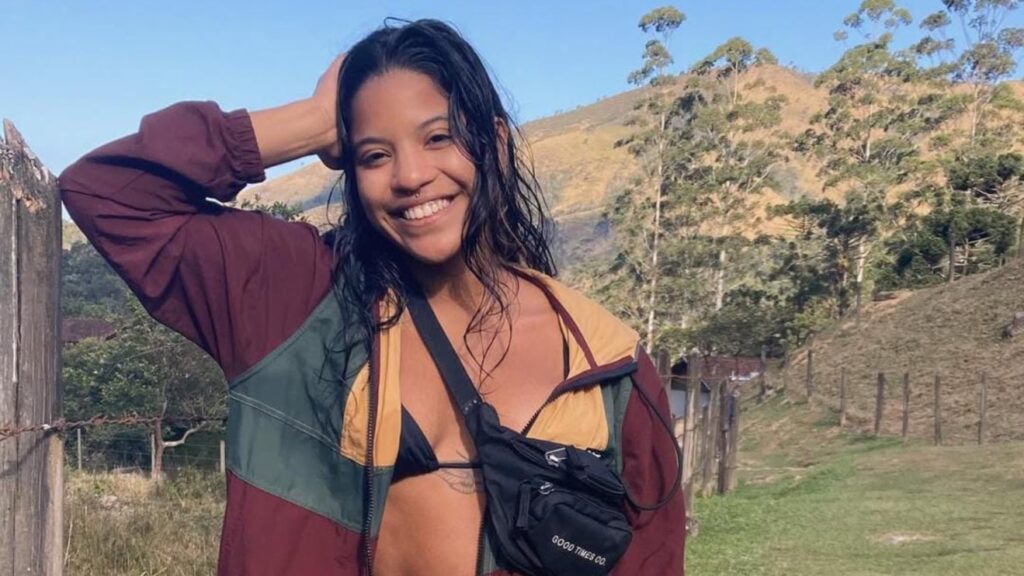 Brasileira que caiu de vulcão na Indonésia é dançarina e fazia mochilão pela Ásia